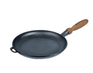 CAST IRON PAN INDUCTION FOR PANCAKE WITH WOODEN HANDLE 24X2.5 CM.